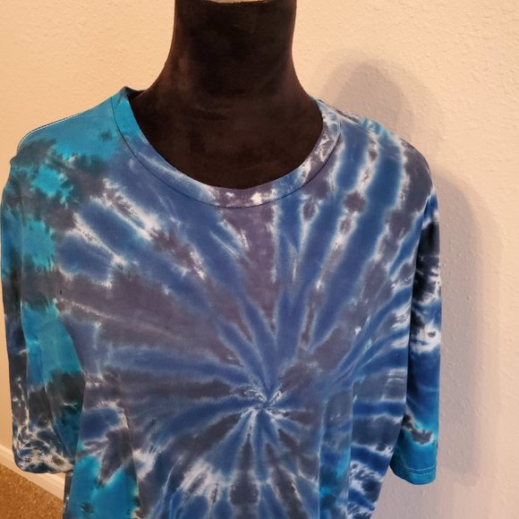 Gildan Tops - Tie Dye Boho Bohemia unisex short sleeve T-shirt size 2XL 100% cotton.